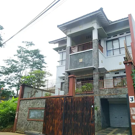 Villa Padasuka Raisa By Grorental